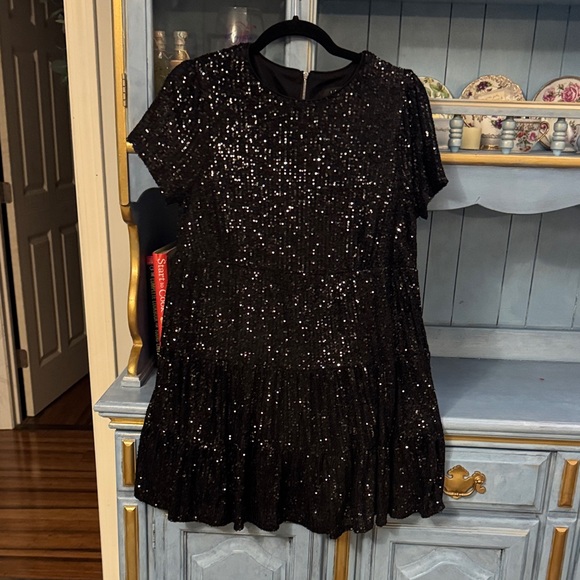 Lulus Dresses & Skirts - Lulu's Glittering Black medium Formal Dress